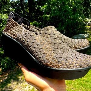 Steve Madden bronze, woven, wedges size 7.5